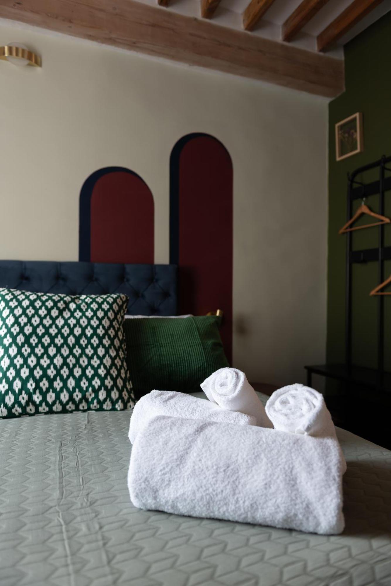 La Maison D'En Bas Des Seigneurs Cucuron Zimmer foto